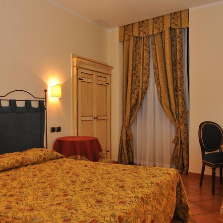 Hotel Urbano V Montefiascone Kültér fotó