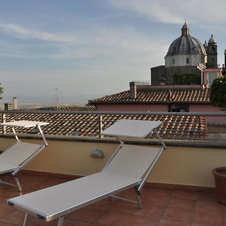 Hotel Urbano V Montefiascone Kültér fotó