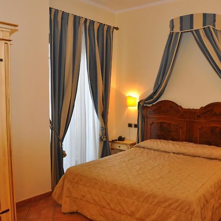 Hotel Urbano V Montefiascone Kültér fotó