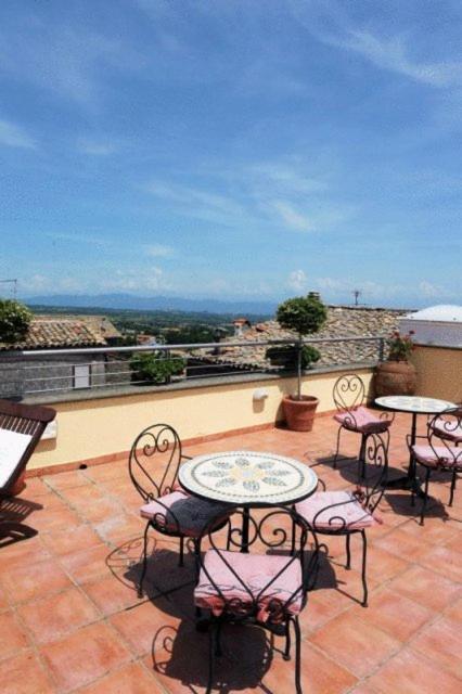 Hotel Urbano V Montefiascone Kültér fotó