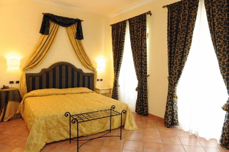 Hotel Urbano V Montefiascone Kültér fotó