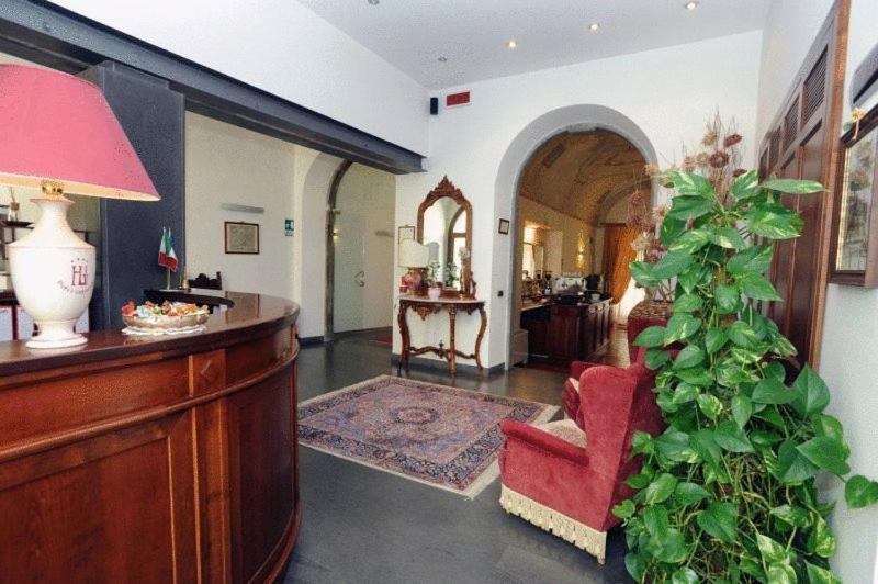 Hotel Urbano V Montefiascone Kültér fotó