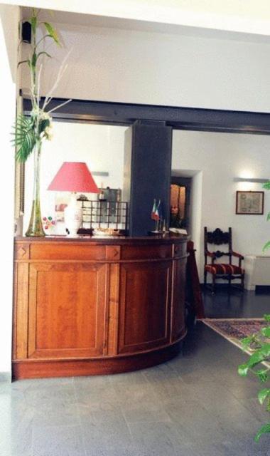 Hotel Urbano V Montefiascone Kültér fotó