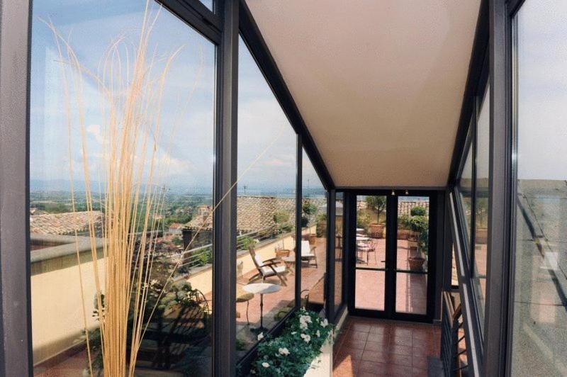 Hotel Urbano V Montefiascone Kültér fotó