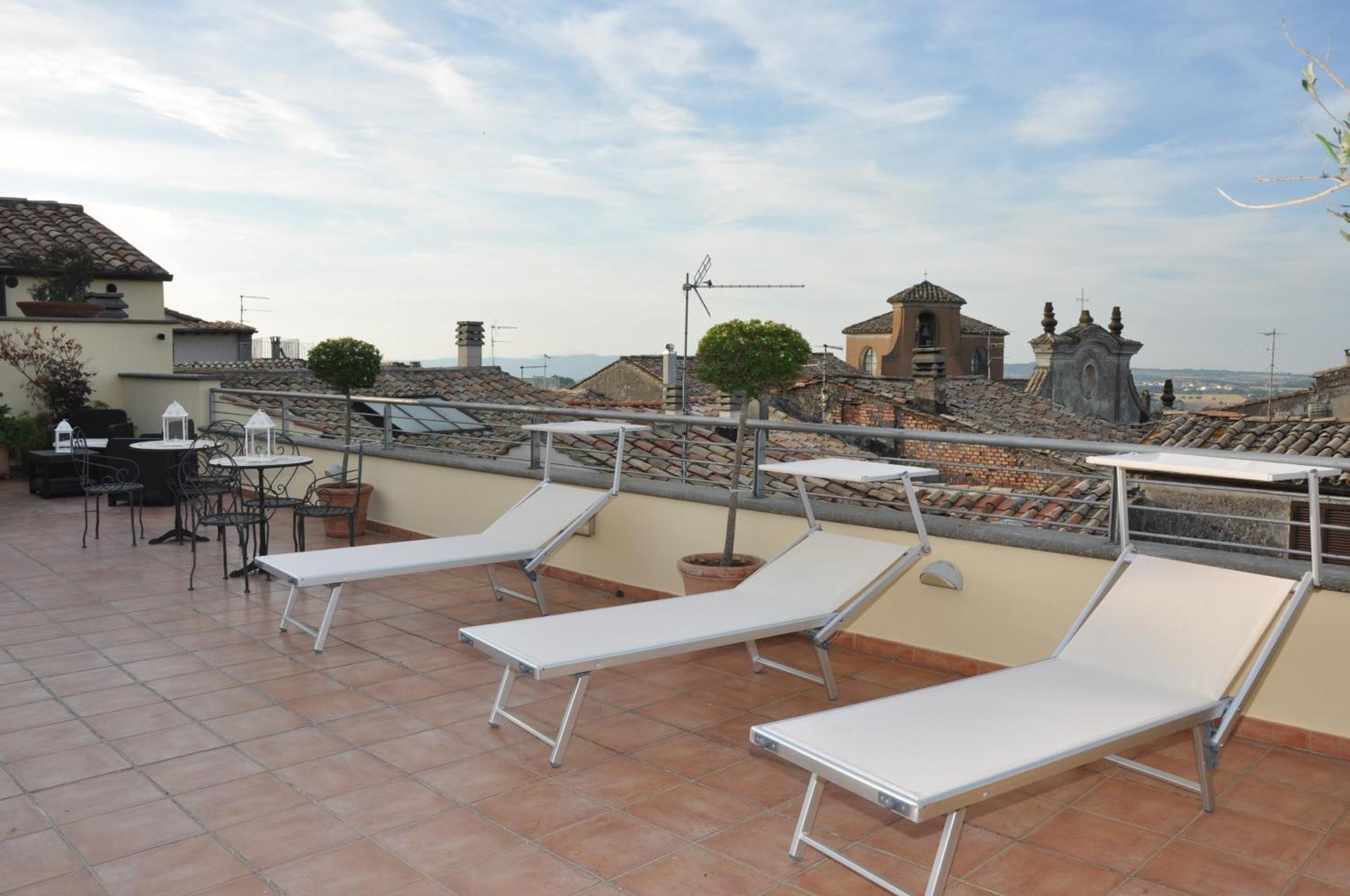 Hotel Urbano V Montefiascone Kültér fotó