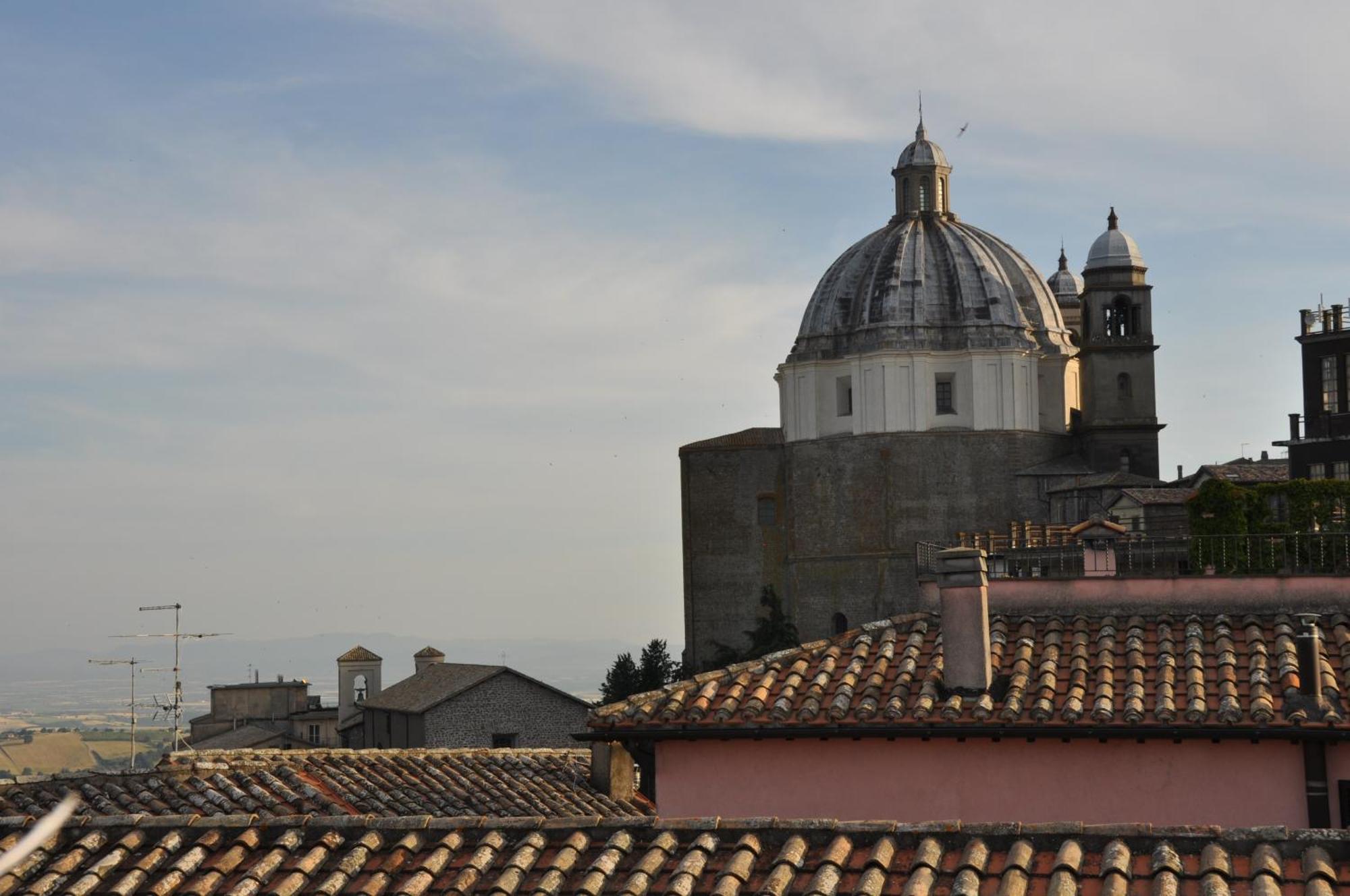 Hotel Urbano V Montefiascone Kültér fotó