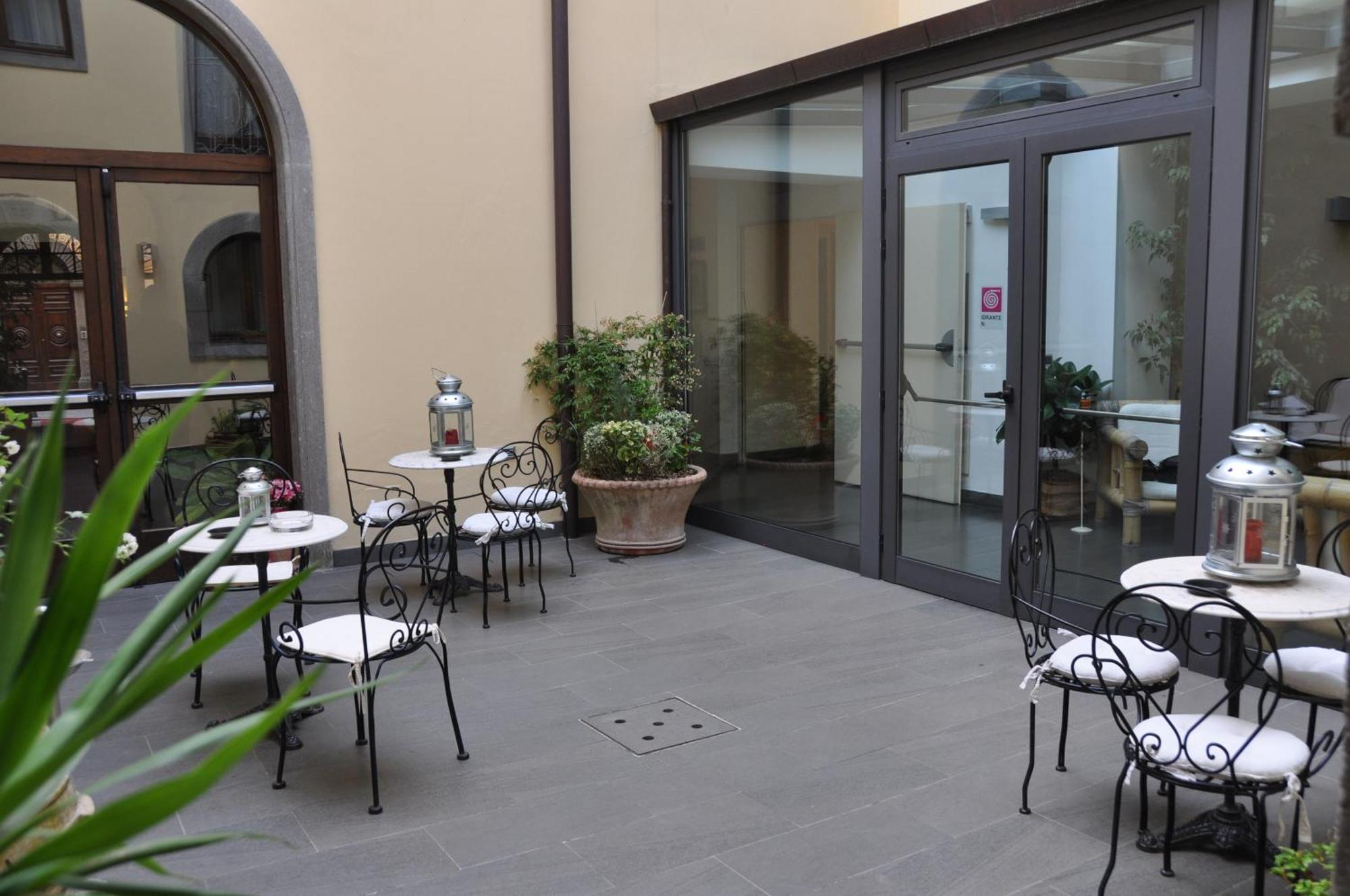 Hotel Urbano V Montefiascone Kültér fotó