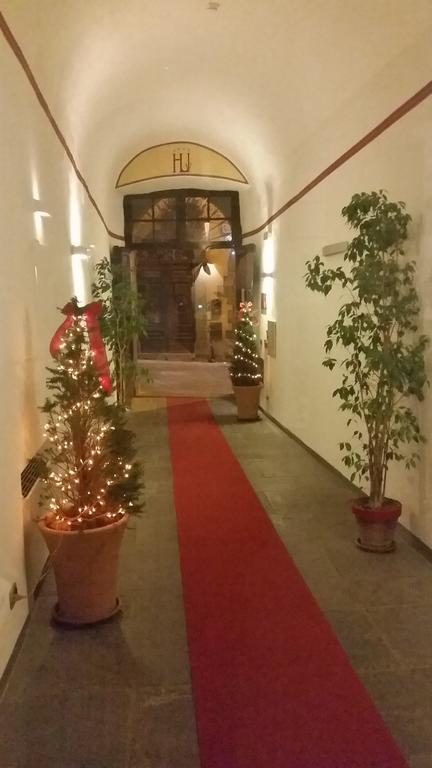 Hotel Urbano V Montefiascone Kültér fotó