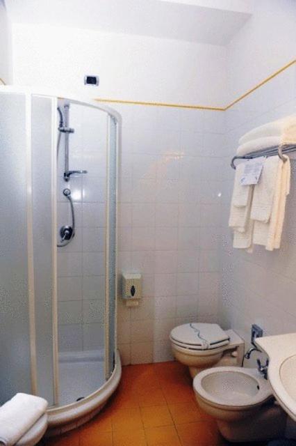 Hotel Urbano V Montefiascone Szoba fotó