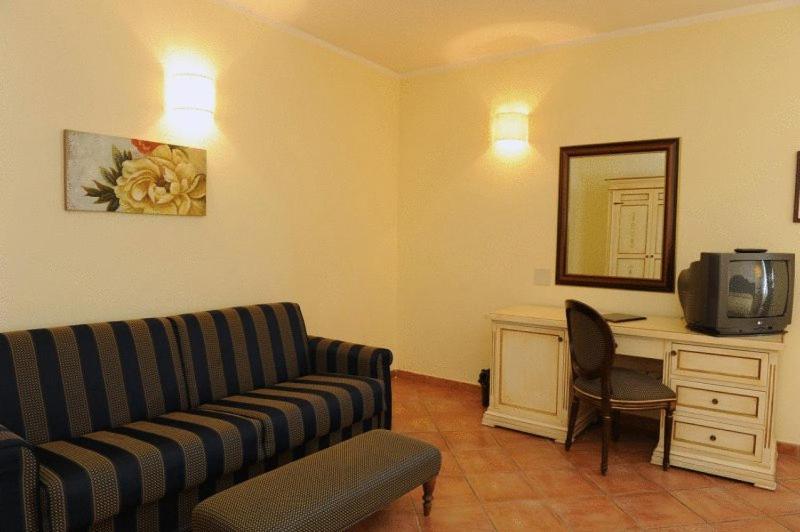 Hotel Urbano V Montefiascone Szoba fotó