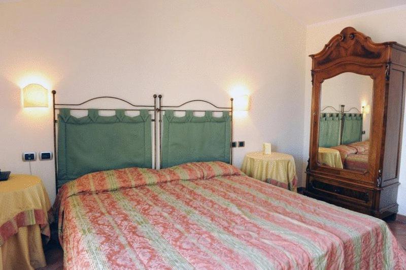 Hotel Urbano V Montefiascone Szoba fotó