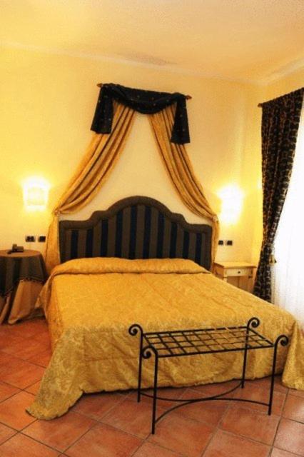 Hotel Urbano V Montefiascone Szoba fotó